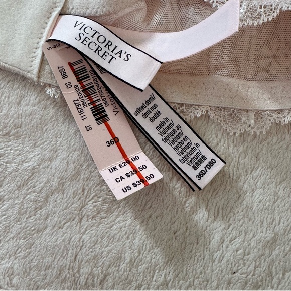 NWT VS Unlined Bra - Picture 3 of 3